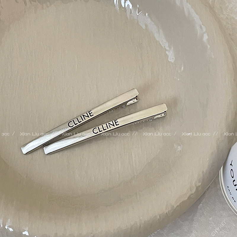 De metal de una sola palabra pico horquilla accesorios para el cabello femenino de alto grado estilo Chanel miumiu carta horquilla ins estilo clip lateral