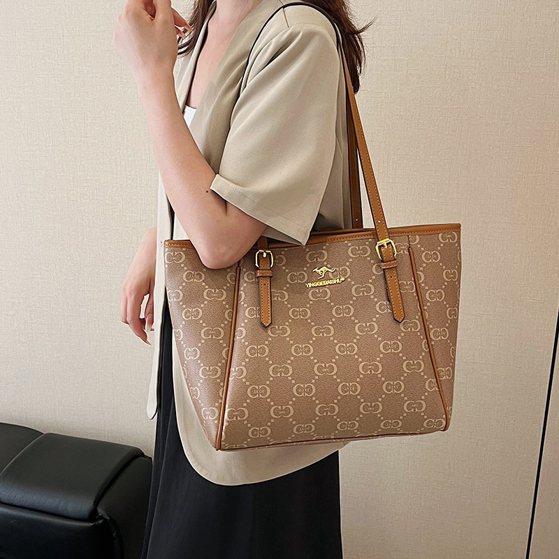 シンプルでファッショナブルな大容量バッグ女性のための 2025 春の新しいトレンディなトートバッグ通勤大容量ショルダーバッグバッグ|undefined