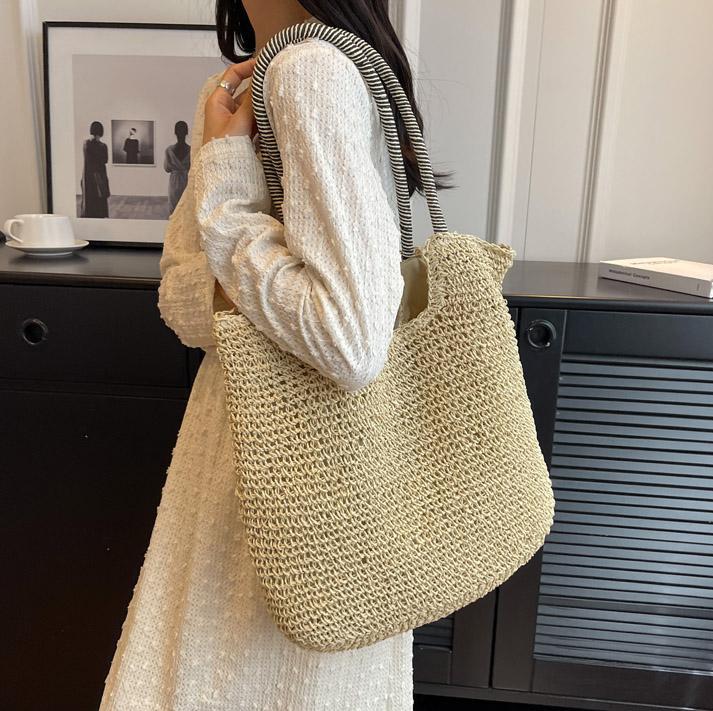 Bolsos de paja populares de verano para mujer 2025 nuevo bolso de tote hueco tejido más vendido bolso de mujer de viaje de gran capacidad