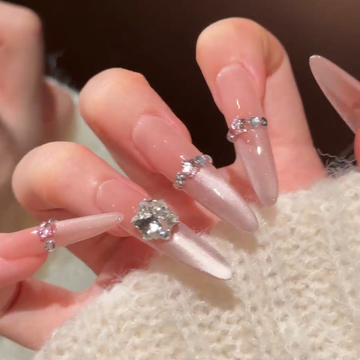 Manual puro puro deseo de usar uñas perros delgadas largo ojo de gato rosa manicure piezas de uñas productos terminados desmontables fábrica al por mayor