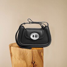 �ɐ�С�i���n��r�����°�Ůʿ����б������e���s�μ����ƤŮ��