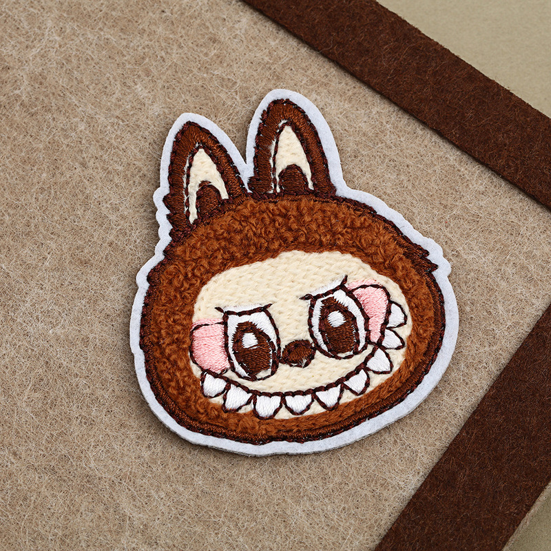 かわいいラブブー大頭布ステッカーインターネット有名人の漫画タオル刺繍自己粘着衣類穴装飾パッチステッカー|undefined