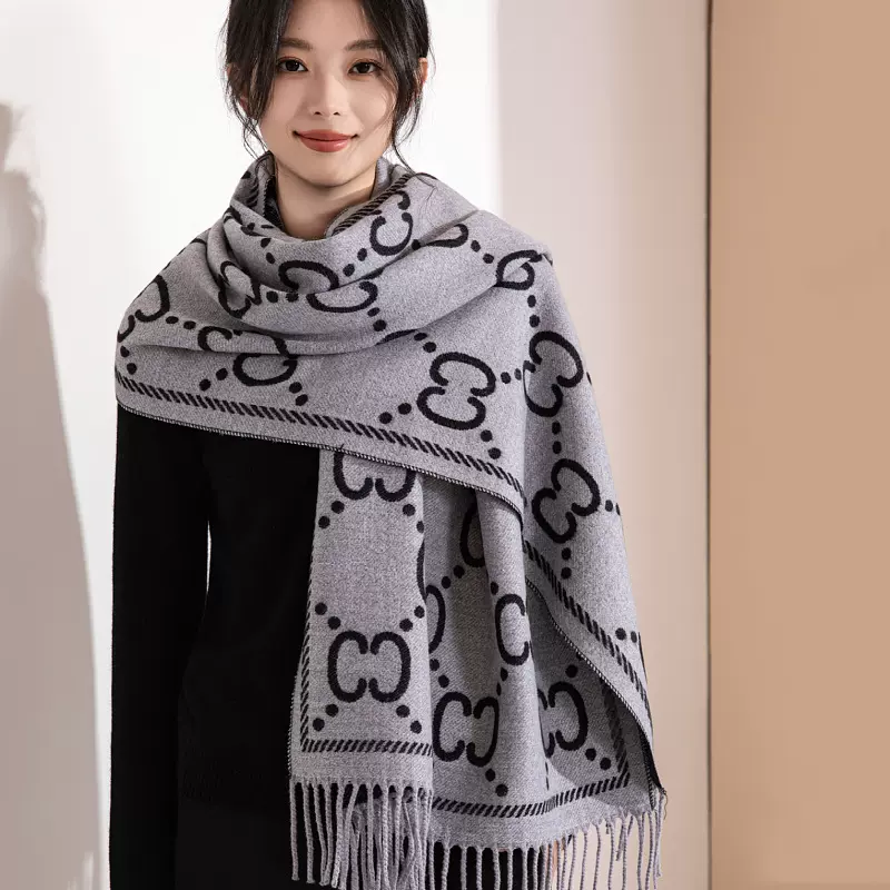 韩版潮牌秋冬新款围巾女时尚洋气百搭欧美CC加厚披肩保暖围脖两用