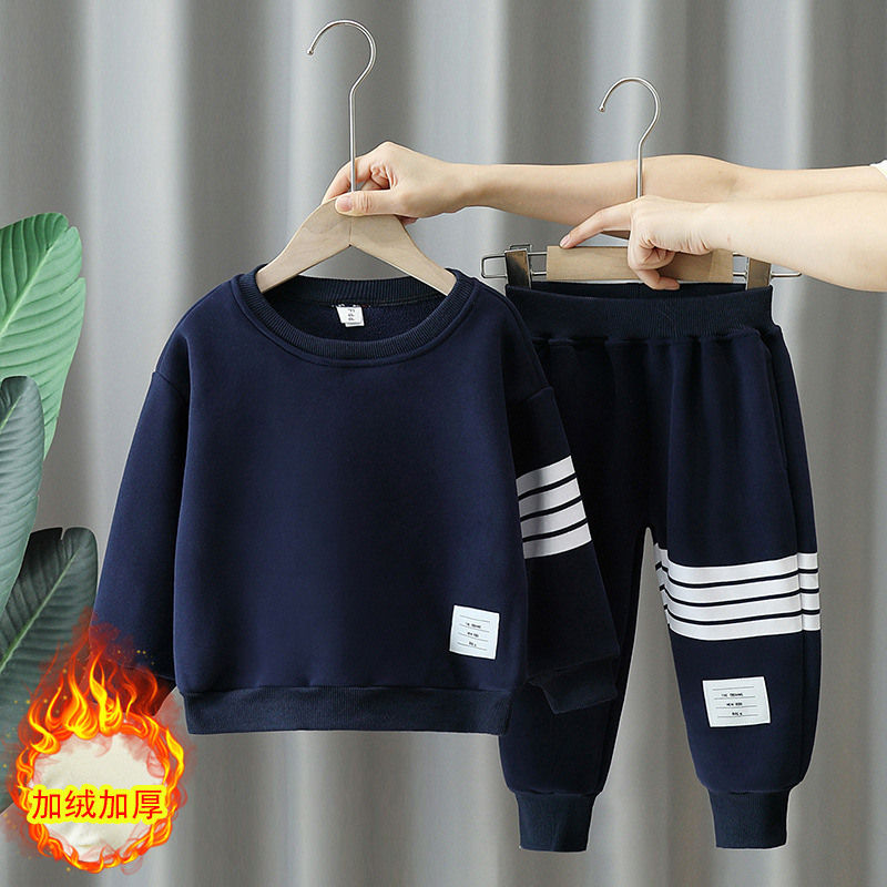 4395 traje de suéter de terciopelo todo en uno para niños modelos de otoño e invierno 2025 nueva ropa de invierno para niños guapos ropa para niños marea deportiva para niños