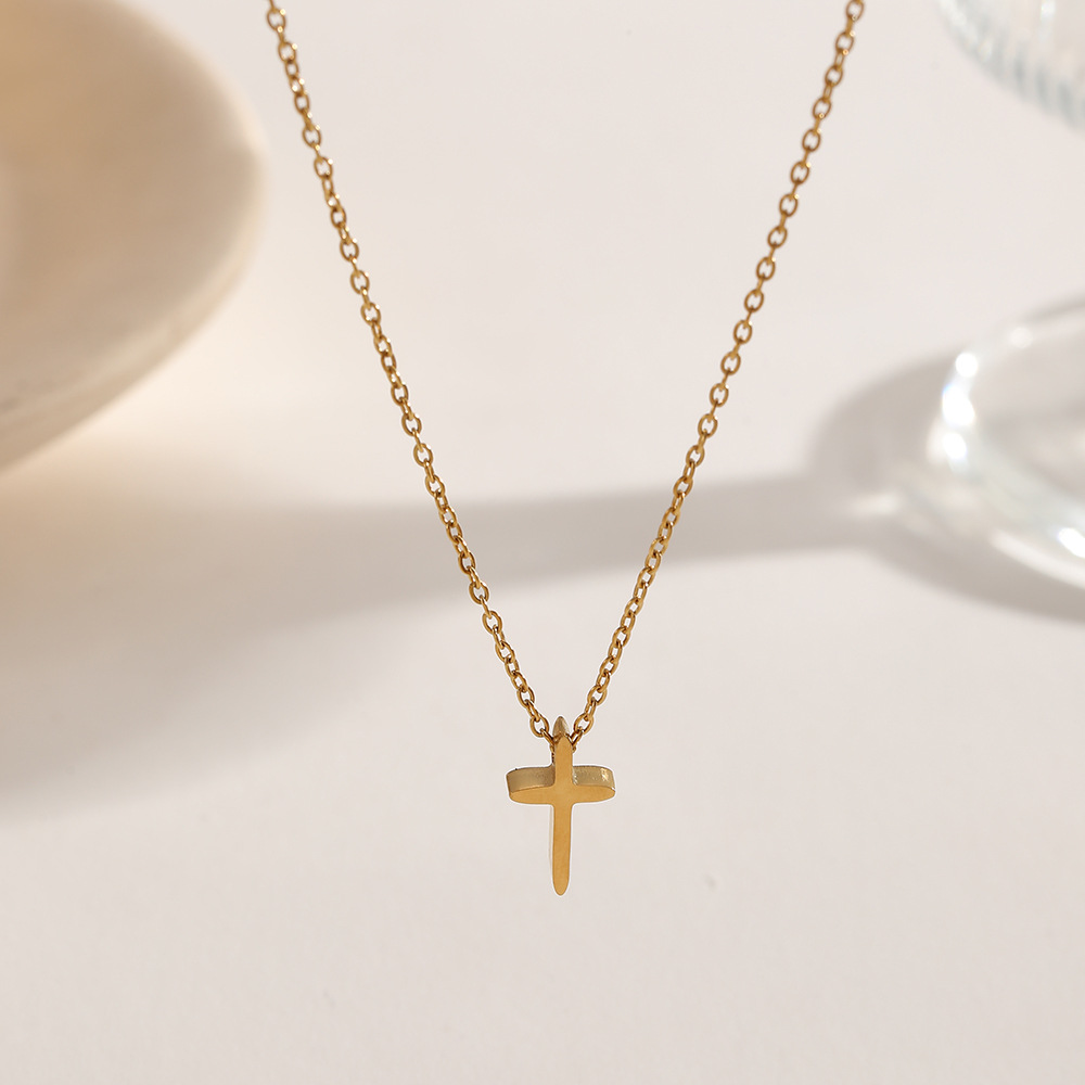 Cross Necklace New 18K Gold Pendant Clavicle Chain Women's High-End Neck Chain Titanium Steel Non-Fading Jewelry Ins