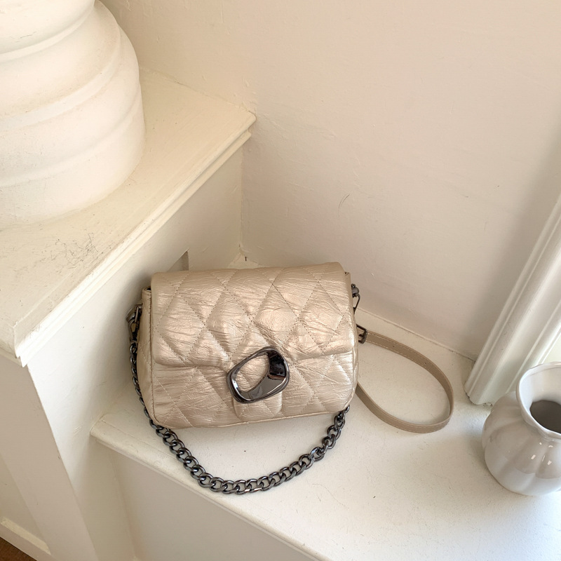 Bolsa de moda de cadena de diamante debajo de la axila, bolso de lujo ligero perlado, bolso de hombro simple, bolso de moda diario.