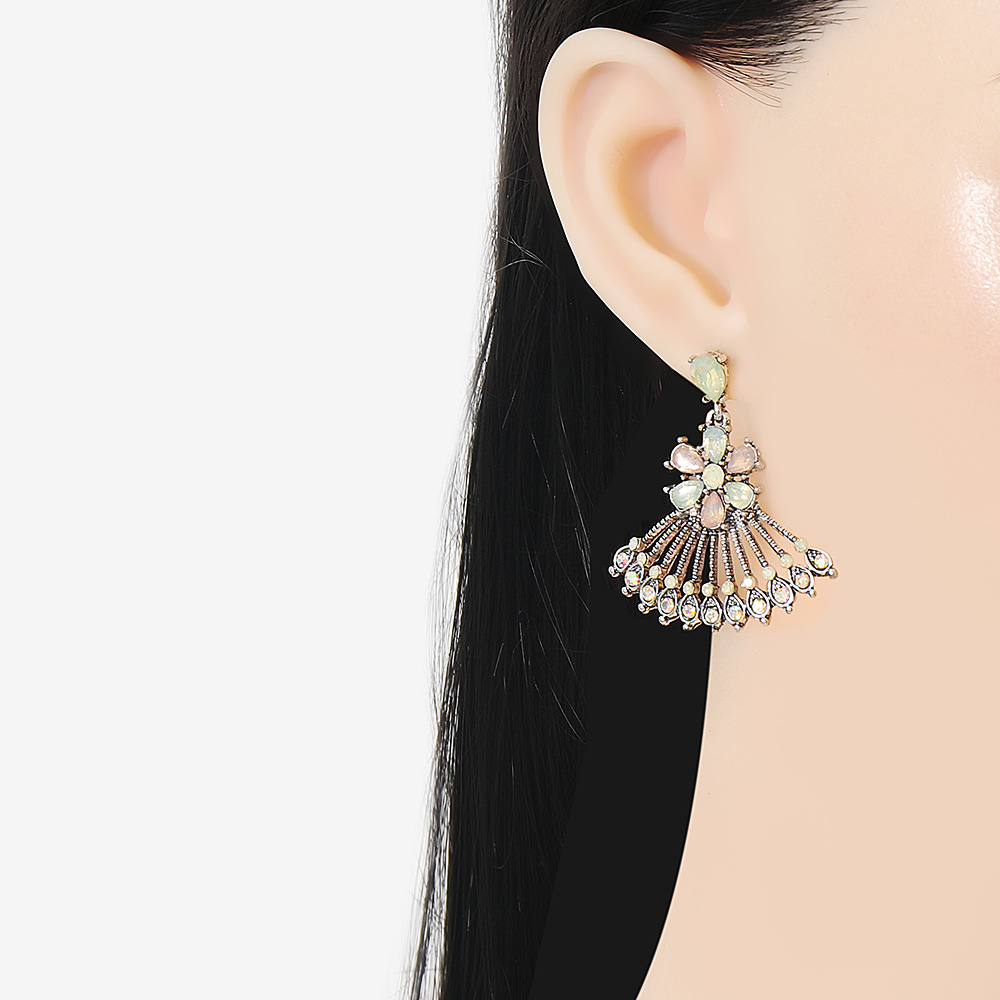 diamondstudded geometric personality female retro stud earringspicture2