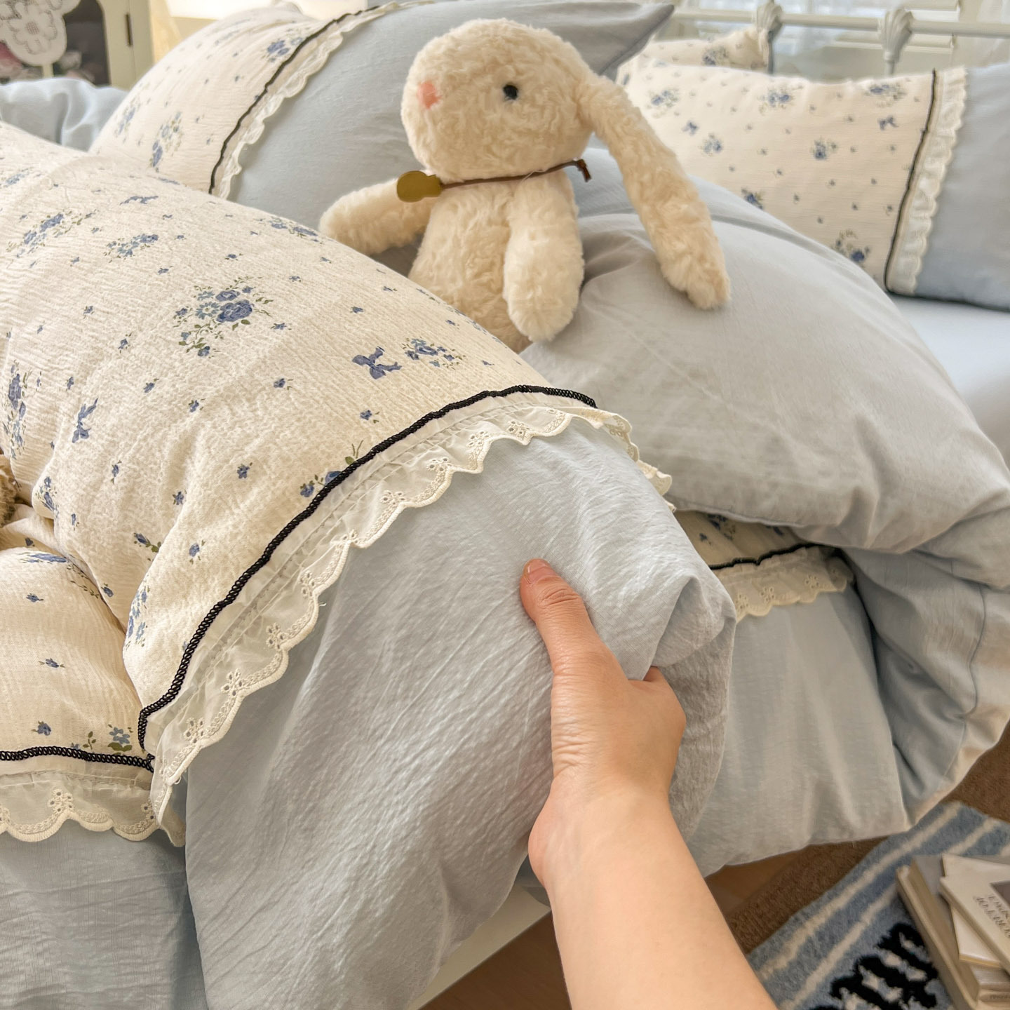 Dormir desnudo en la cama clase A tres capas de hilo cuatro piezas de algodón super suave sábanas de encaje cubierta cama dormitorio tres piezas