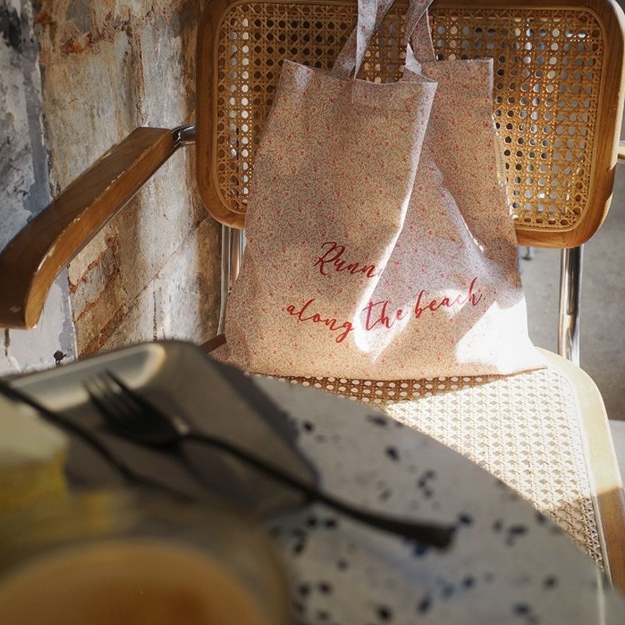 Xinu Goodies [Running Along the Beach] Romantic Pink Floral Print Tote Bag, Limited Edition, Casual Style R3
