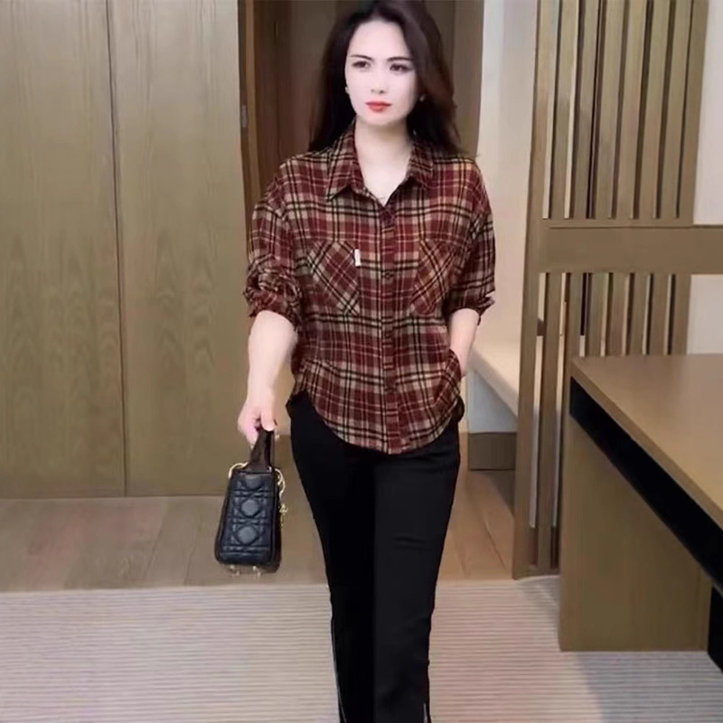 Mom's New Spring Fashion Plaid Top 2026 Middle-Aged and Elderly Women's Loose Cardigan Lapel Casual Shirt