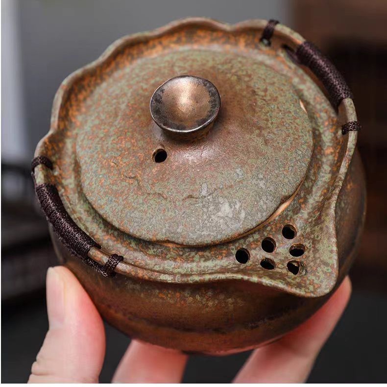 Transfronterizos de madera de bronce esmalte tetera de cerámica tetera botella de oro mano agarrar tetera retrógrada casera hecha a mano kung fu té