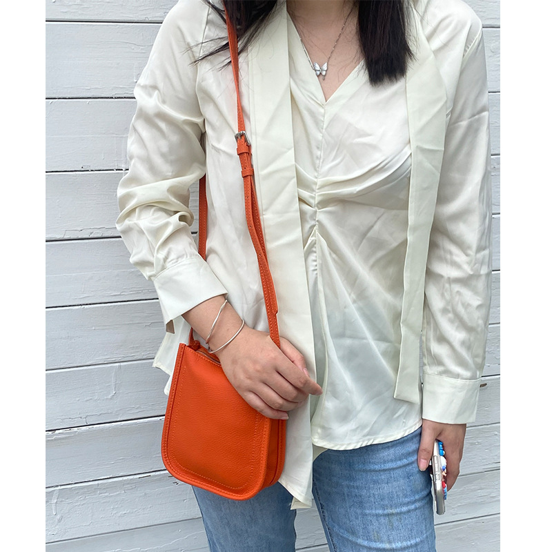 First-Layer Cowhide Mobile Phone Bag for Women 2025 New Niche Fashion Simple Shoulder Bag High-End Versatile Cross-Body Women's Bag