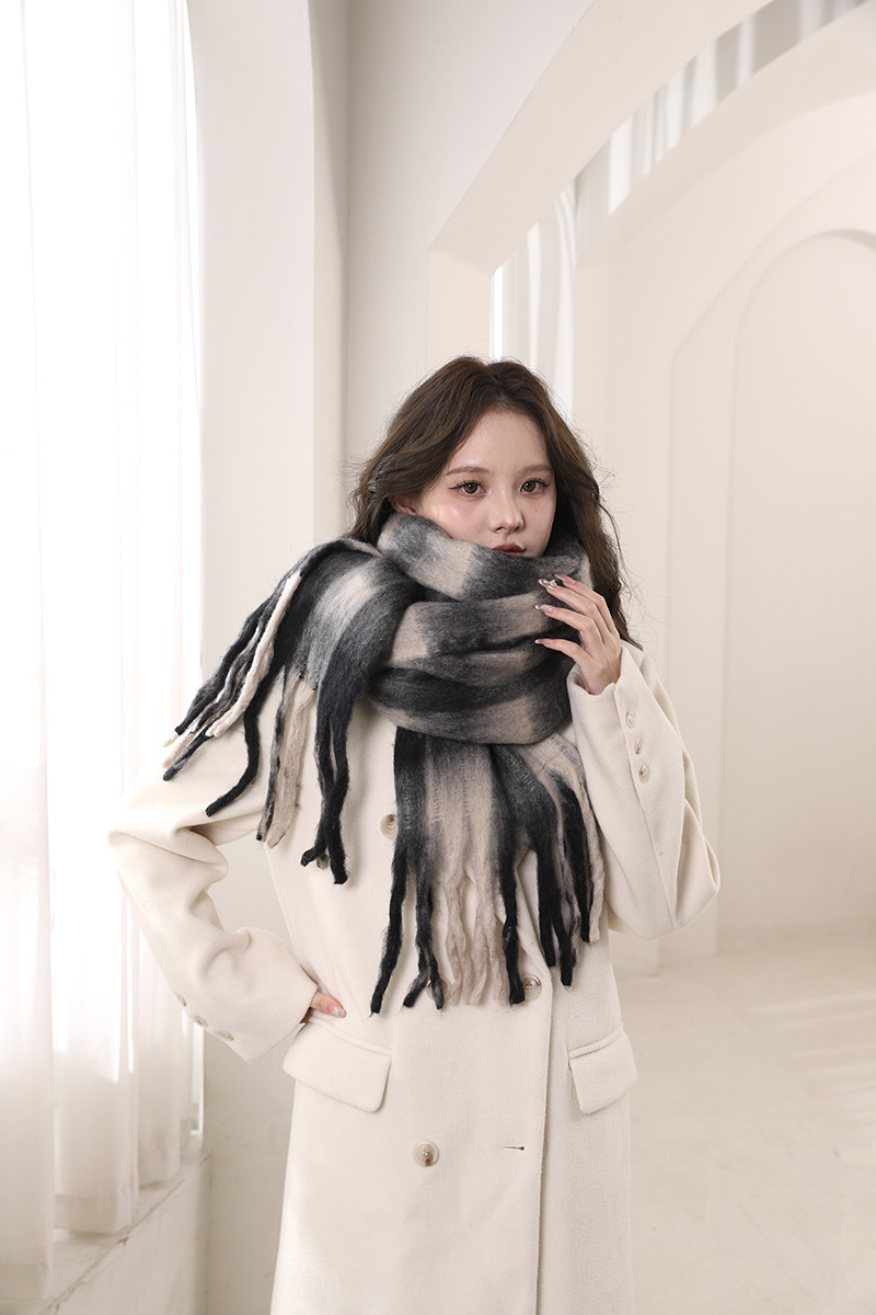 Écharpe épaisse en mohair automne-hiver 2024 avec atmosphère, chaleur haut de gamme, version coréenne polyvalente pour hommes et femmes_voghion.com