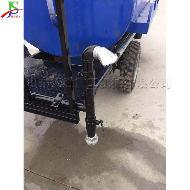 Dispositivo de dispersión de niebla y reducción de polvo autopropulsado para camión de spray pequeño de dos lados para riego de cinturón verde de tres ruedas