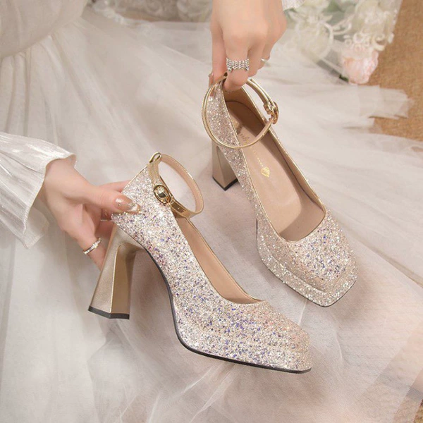 Champagne color square buckle