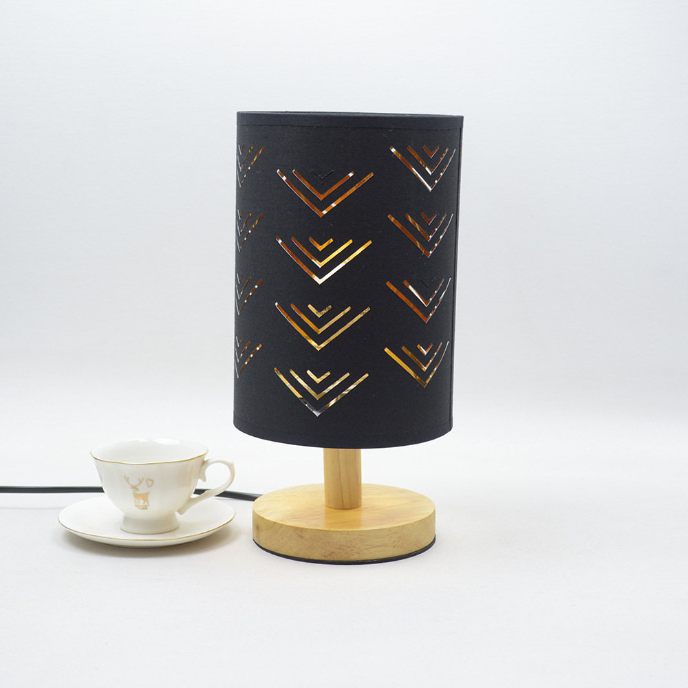 [Xianfan] nueva pantalla hueca lámpara de mesa de madera maciza post-moderno estilo europeo sala de estar comedor dormitorio decoración pequeña lámpara de mesa