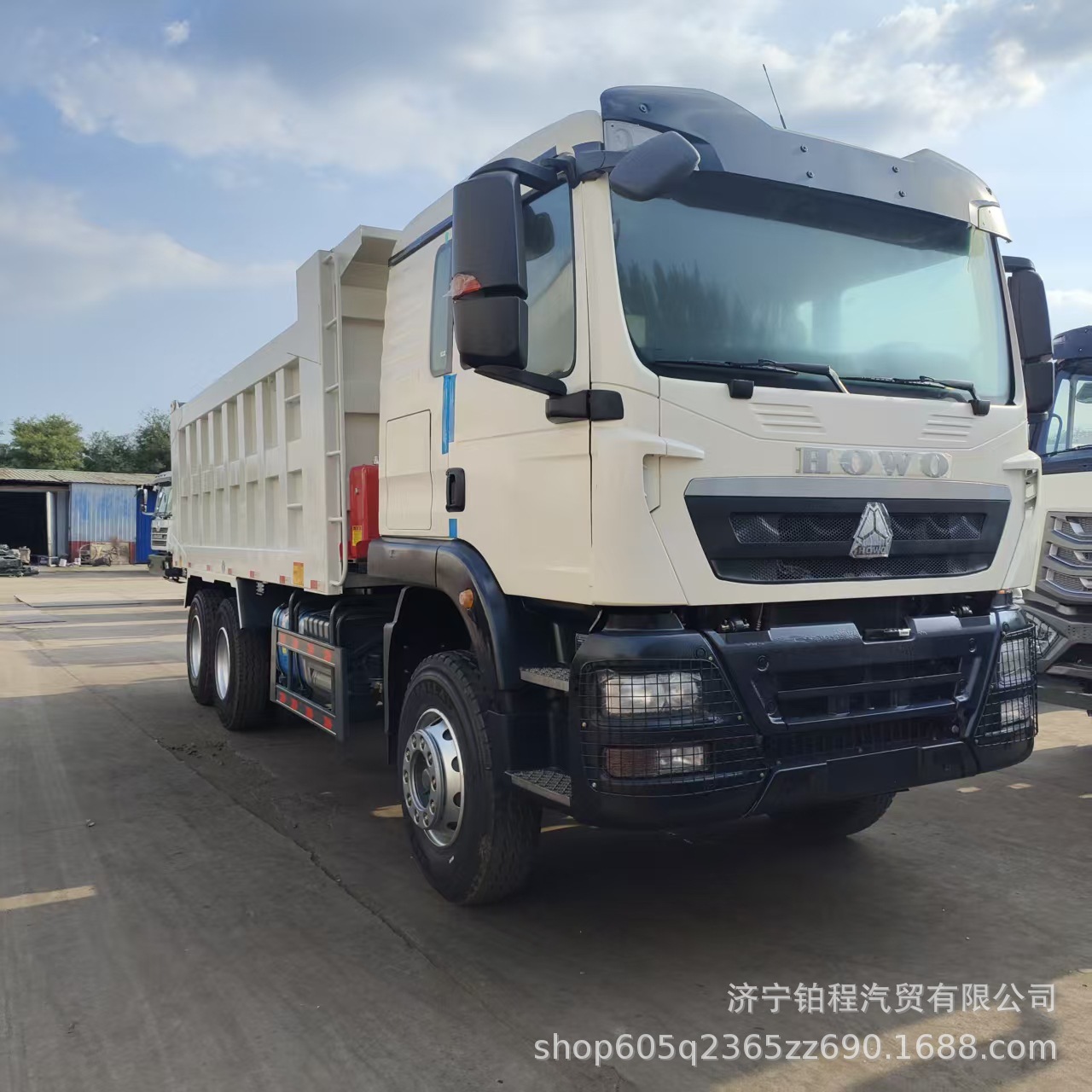 Export to Africa for cross-border sales of used HOWO dump trucks, heavy-duty dump trucks, with left and right steering options available