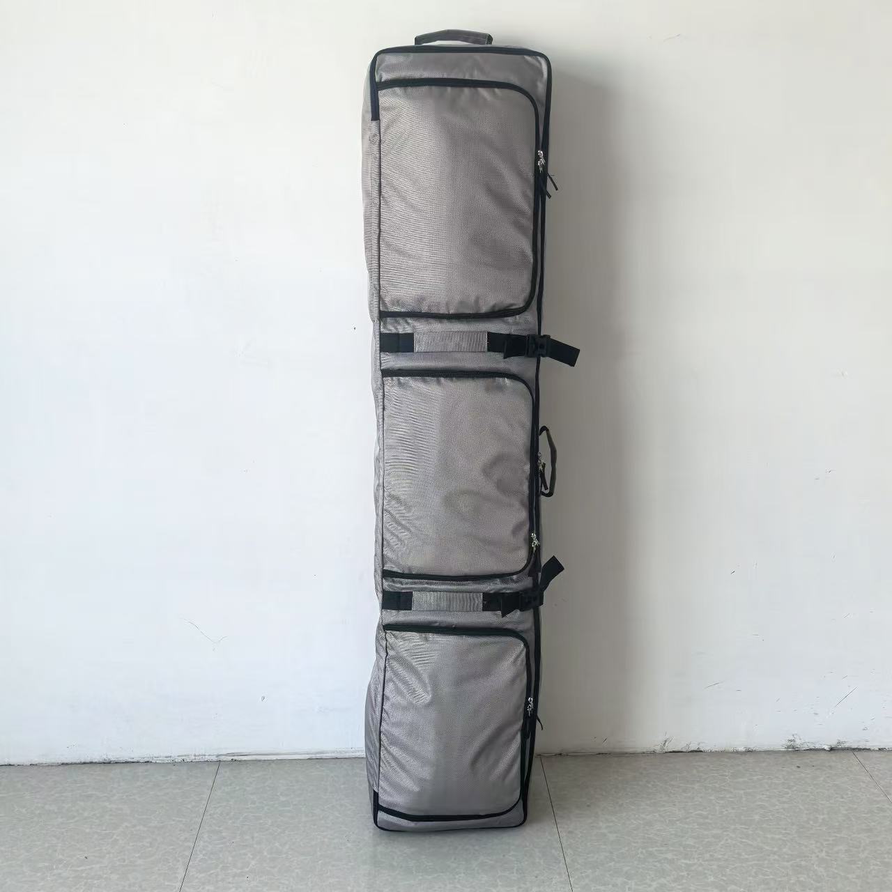 темно-серый