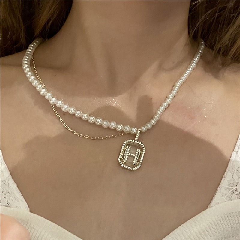 Wholesale Jewelry Retro H Letter Pendant Double-layer Pearl Necklace Nihaojewelry display picture 4