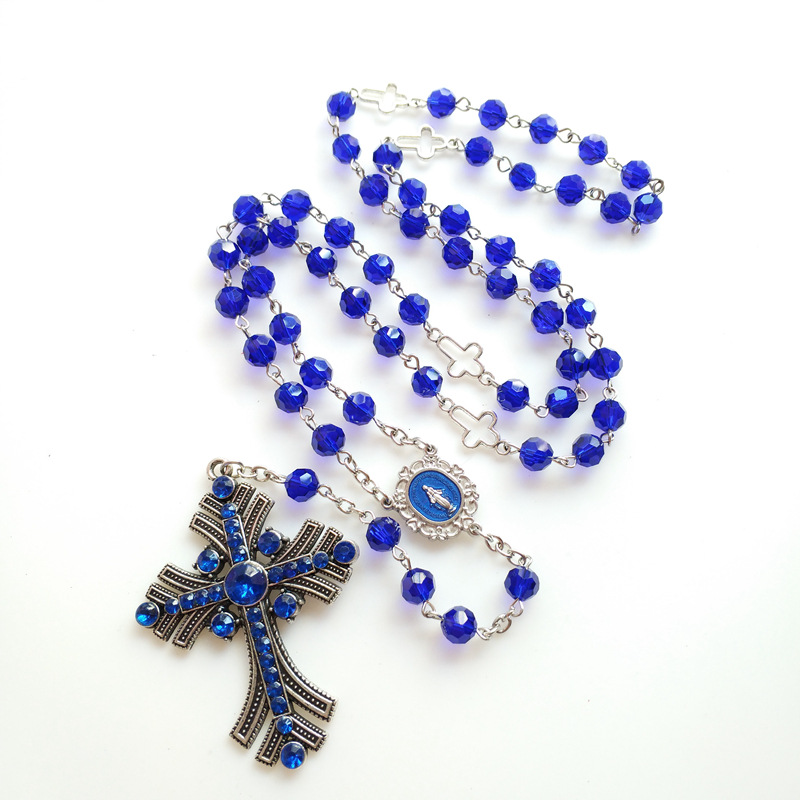 Collana con pendente a croce gotica blu vintage da donna_voghion.com