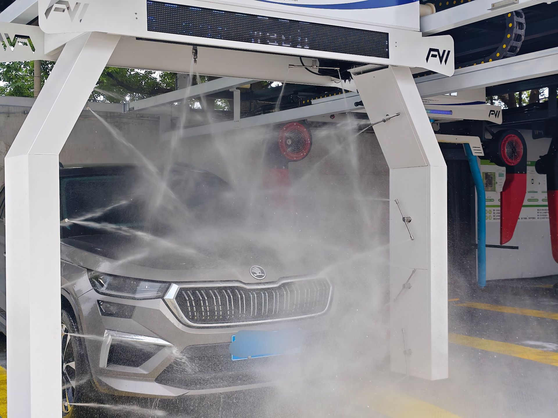 Fully Automatic Car Wash Machine with Zero Contact 360 ° High-Pressure Washing Equipment Installation Package for Commercial Parking Lots/Communities.