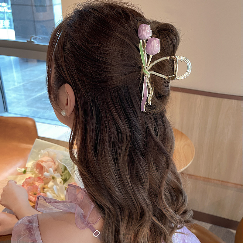 Tulip Hair Claw Clip Image 1