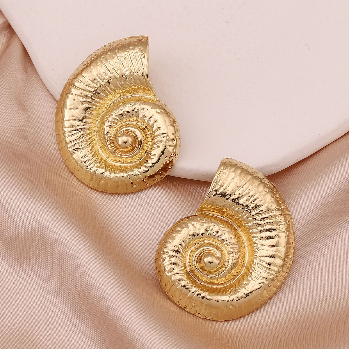 Casual, Daily Occasion Zinc alloy Material 1 Pair Vintage Style Conch Plating Zinc Alloy Ear Studs