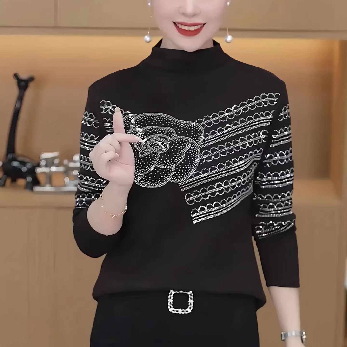 时尚洋气妈妈装烫钻半高领打底衫女新款秋冬中年女装显瘦百搭上衣