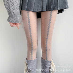 ��ϵ��ɫ���c�z�mŮ�����ļ������z��ɫ�c�c�Ứ��ɫ�����L�Bѝ�m