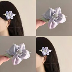 超仙淡雅紫ユリのヘアピンには、洗練されたサテンの花のヘアピンのサイドにアヒルの口を挟んで新しい中国式を挟みます。