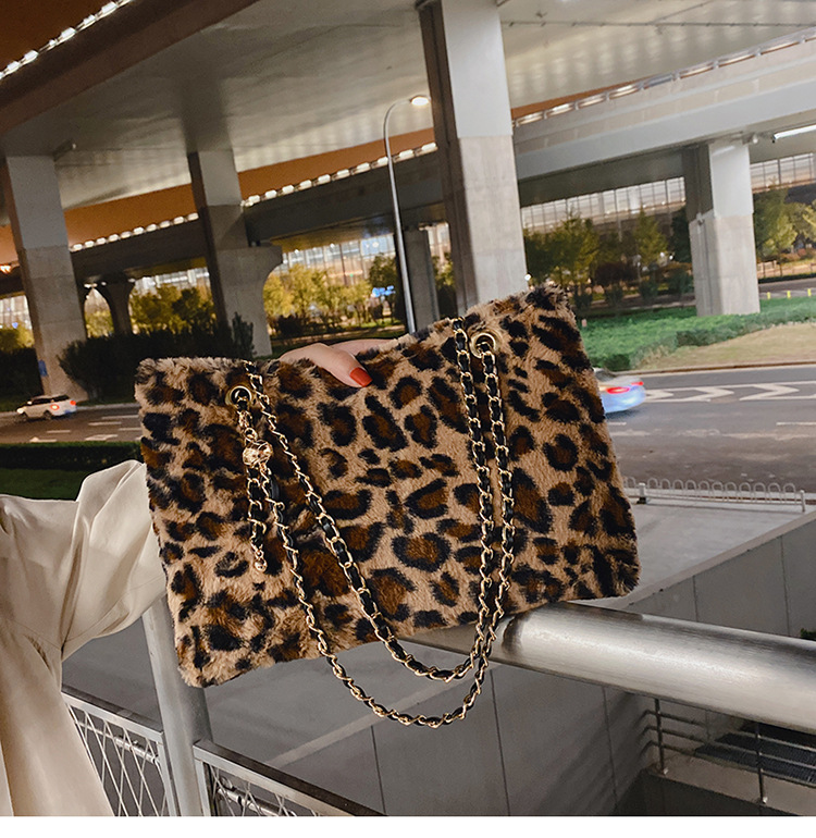 Women's Large Plush Zebra Leopard Fashion Square Zipper Shoulder Bag display picture 1