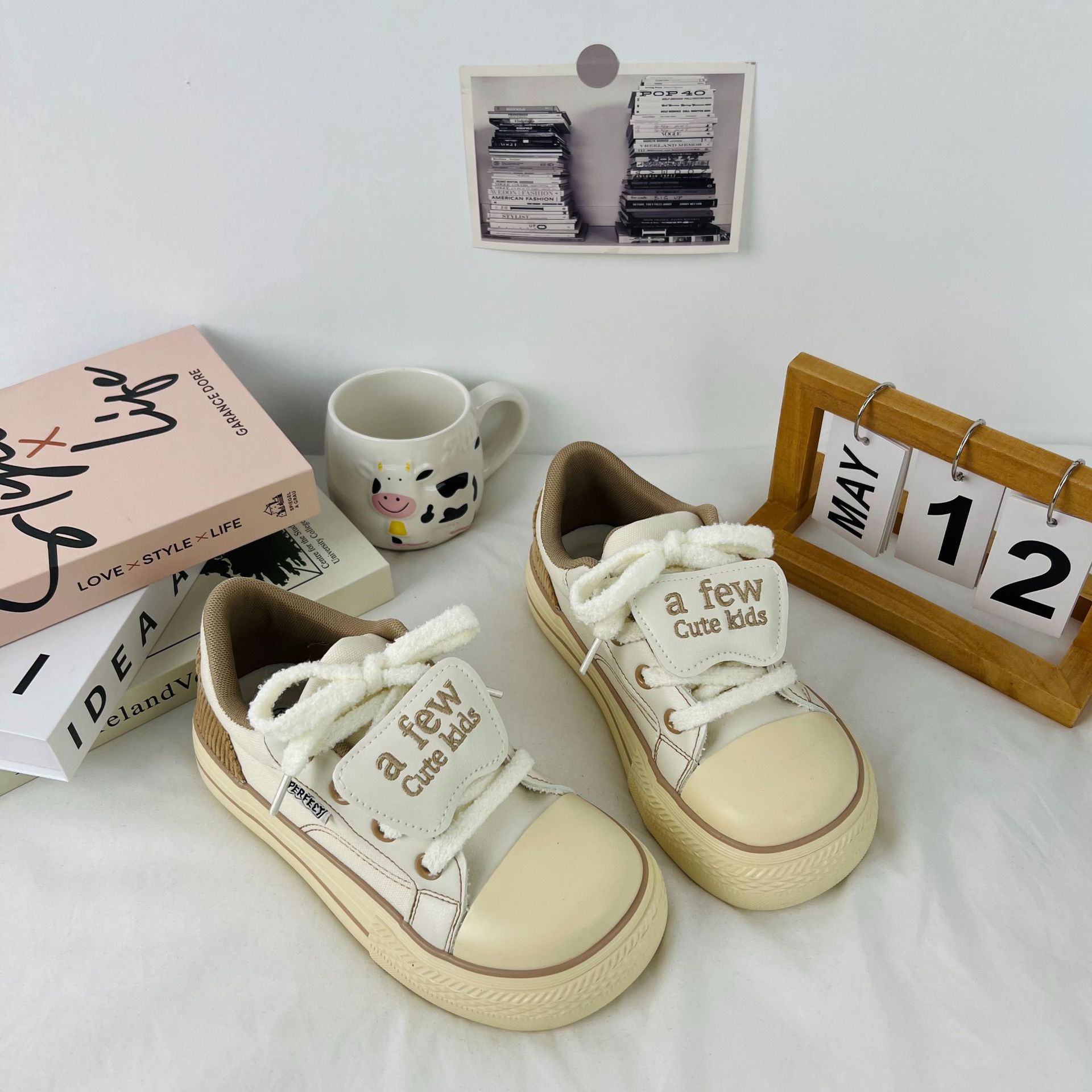 2024 primavera estudiantes callejera con zapatos blancos de mujer estilo coreano de haraguchi zapatos de lona de cabeza cuadrada zapatos de mujer en vivo zapatos de mujer