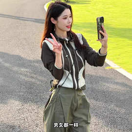 春秋款运动风冲锋衣一整套穿搭2025新款潮流炸街工装裤女装两件套