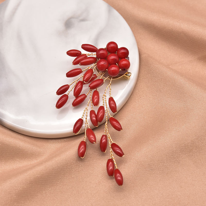 Broche de perlas naturales con borlas de bambú marino y flores, moda de alta gama, redondo y exquisito, broche de perlas estilo Chanel de alta calidad para mujer.