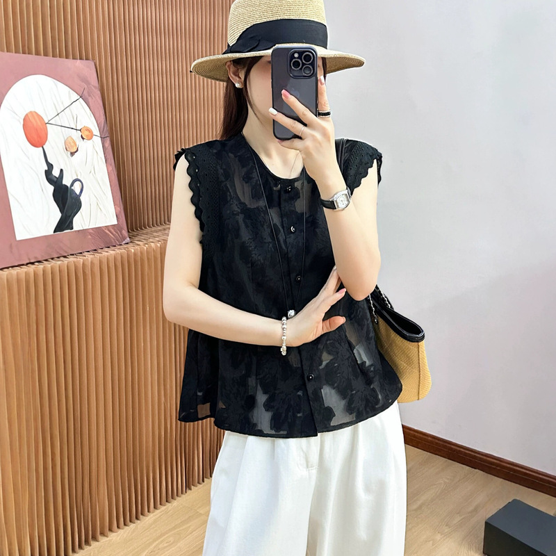 Lace Crochet Flutter Sleeve Blouse for Women European Style 2026 Summer New European Fashion Doll Blouse Trend