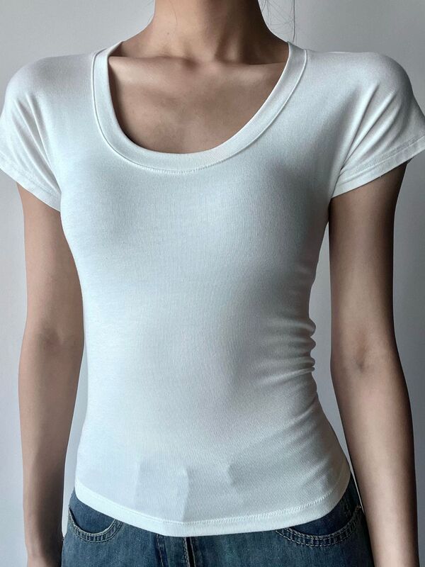 女性用のハイエンドボトムUネックショルダーTシャツ、2025年夏スリムフィットトップ、ホットガールスタイル、半袖、多用途|undefined