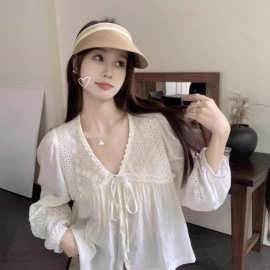 东大门夏季新款韩版时尚V领刺绣衬衣法式别致设计感休闲女式衬衫