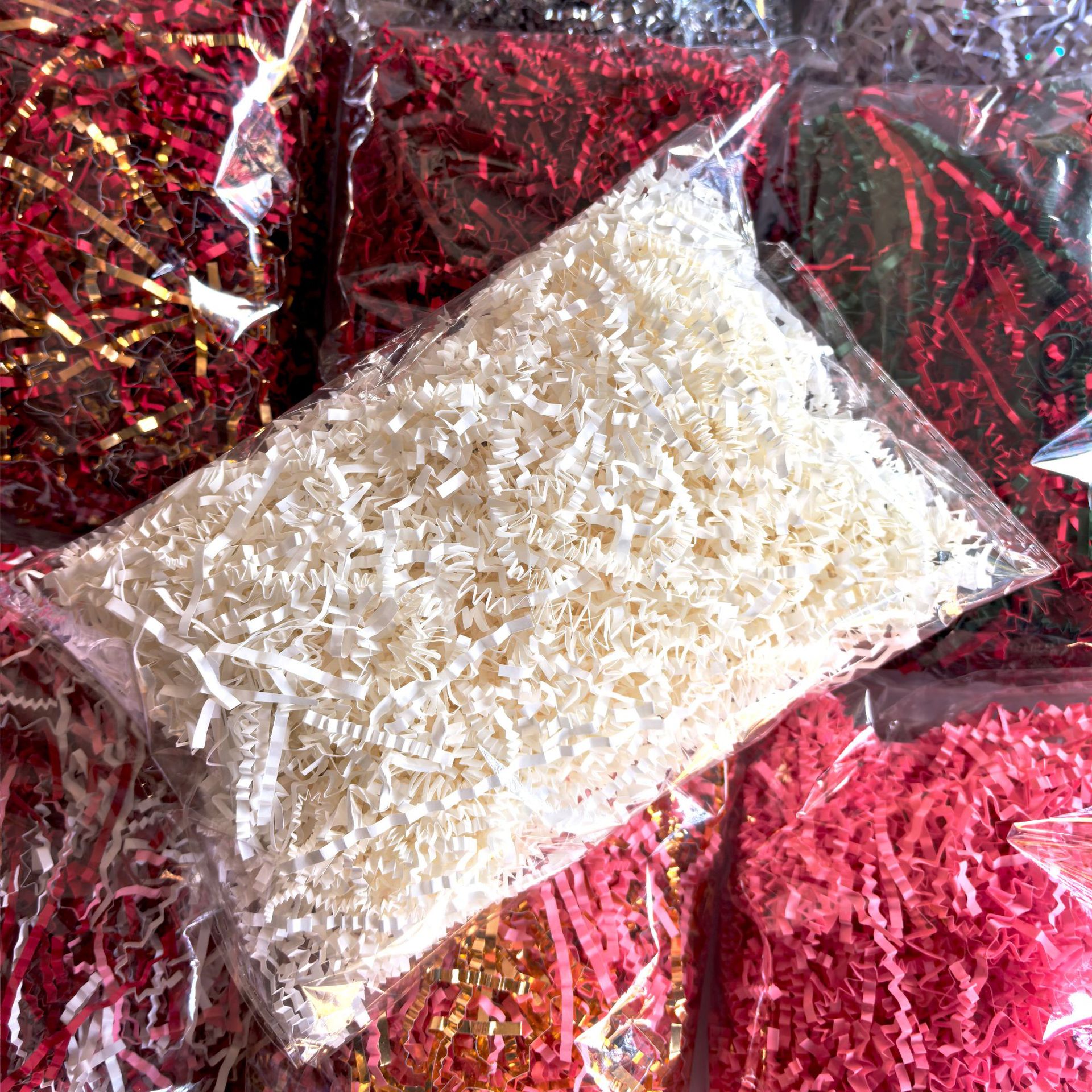 Fabricante al por mayor pliegue de hierba de algodón de hierba rasgada de papel de seda transfronteriza explosión caja de regalo embalaje de relleno image 7