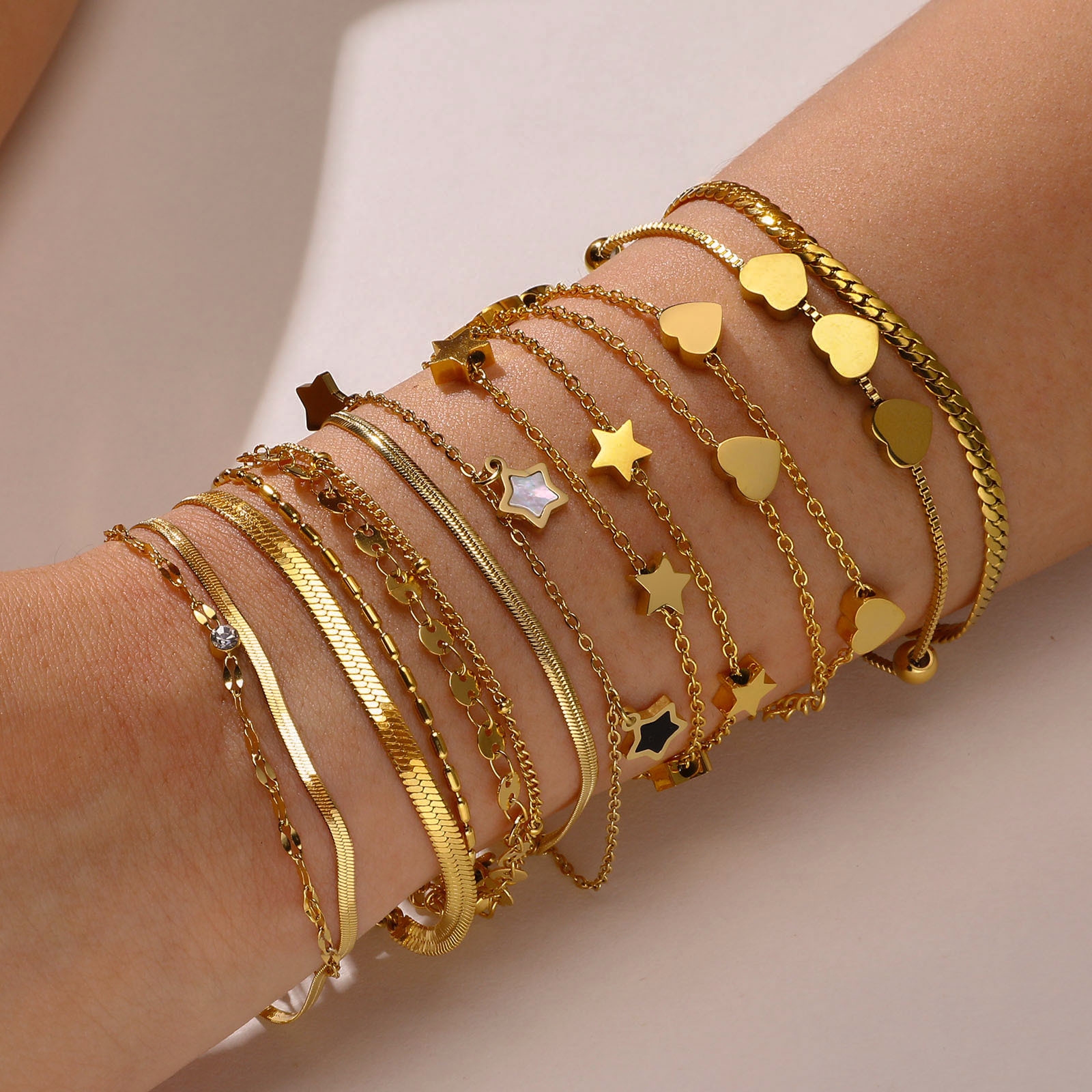 201 Stainless Steel Material Heart Shape Pattern Women's Gender Plating Design Simple Style Classic Style Heart Shape 201 Stainless Steel Bracelets In Bulk