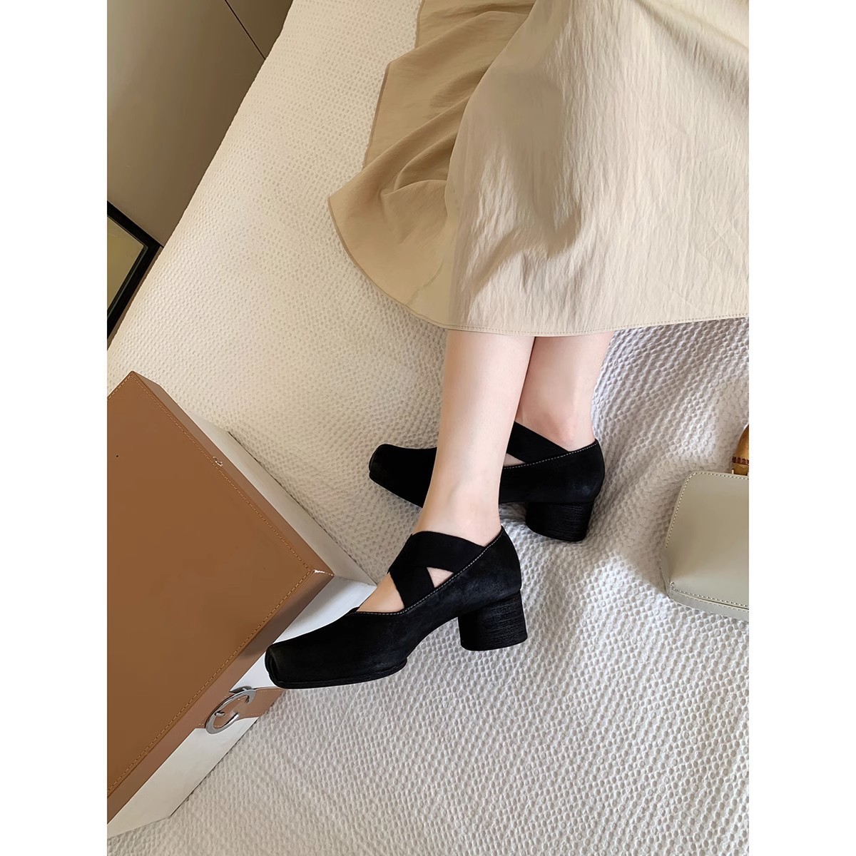 블랙 누벅벨벳 (두꺼운 굽 4CM)