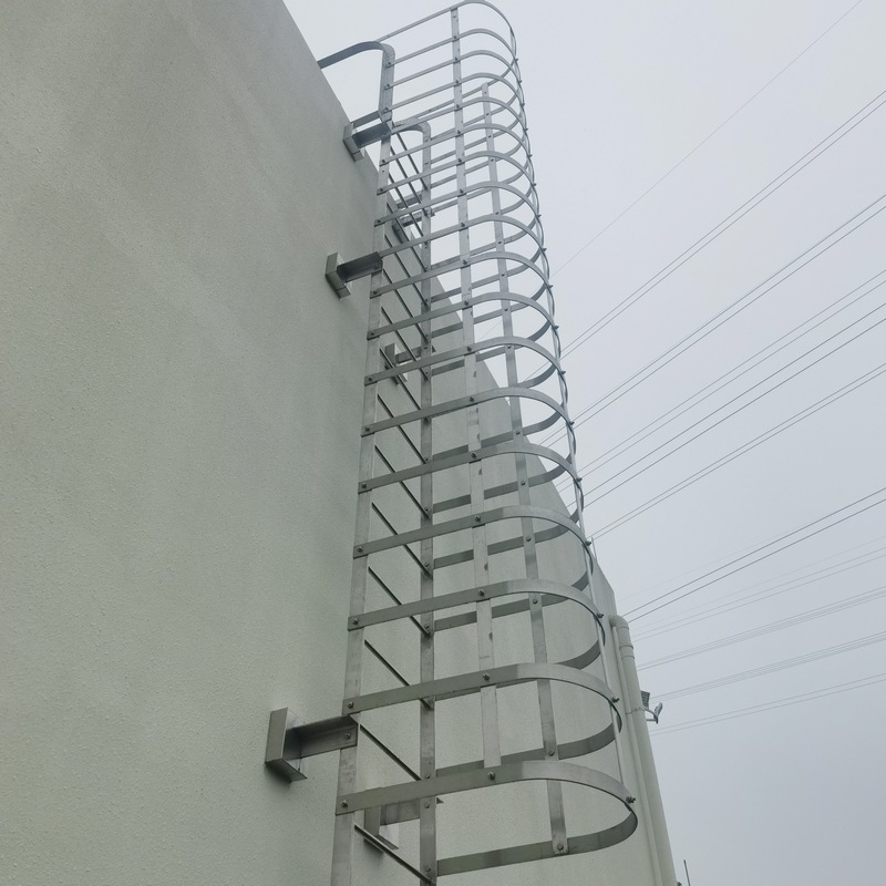 304不锈钢组装式钢直梯护笼厂家直销护笼爬梯户外钢爬梯-阿里巴巴