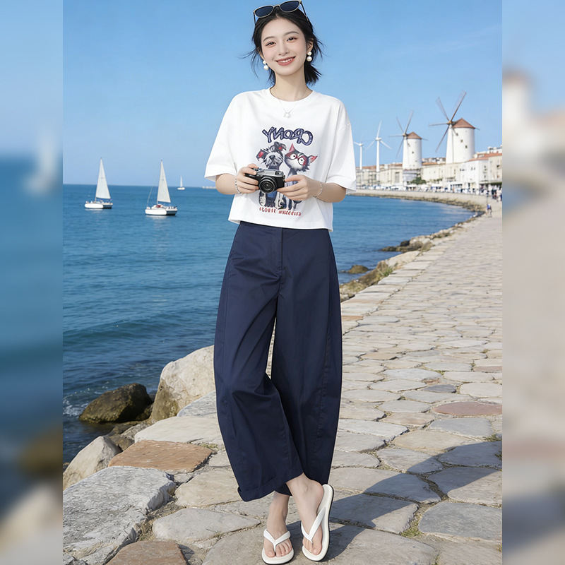 Super Stylish and Trendy Outfit That Looks Great and Makes You Look Younger, Including a Casual Sports Short-Sleeve Top and Cropped Pants Set for Women, New Summer 2026 Model Super Stylish and Trendy Outfit That Looks Great and Makes You Look Younger, Including a Casual Sports Short-Sleeve Top and Cropped Pants Set for Women, New Summer 2026 Model