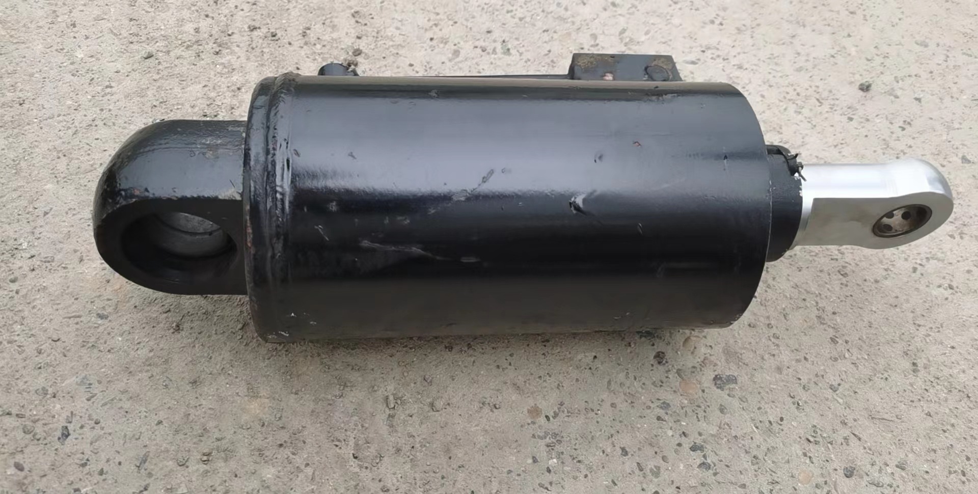 洛阳博马1104拖拉机油缸  洛阳博马厂家发货,原厂质量保证