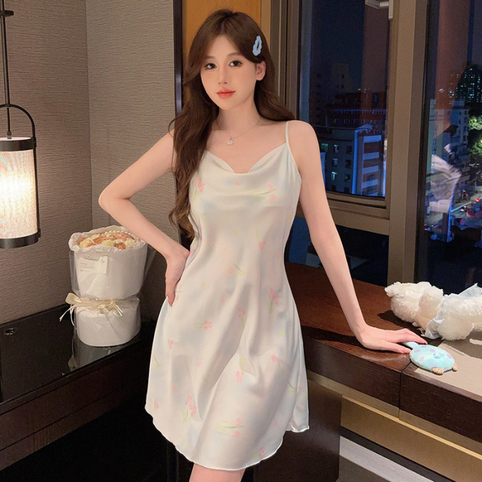 Más de 2024 Correa camisón de verano de las mujeres puro deseo pijamas de alto grado sentido swing collar satén Delgado homewear venta al por mayor