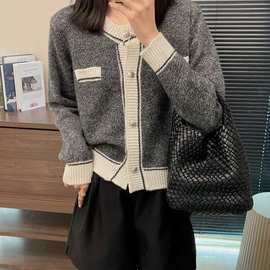 港米服饰/圆领拼假口袋特色羊毛针织衫秋季新款洋气小开衫女潮