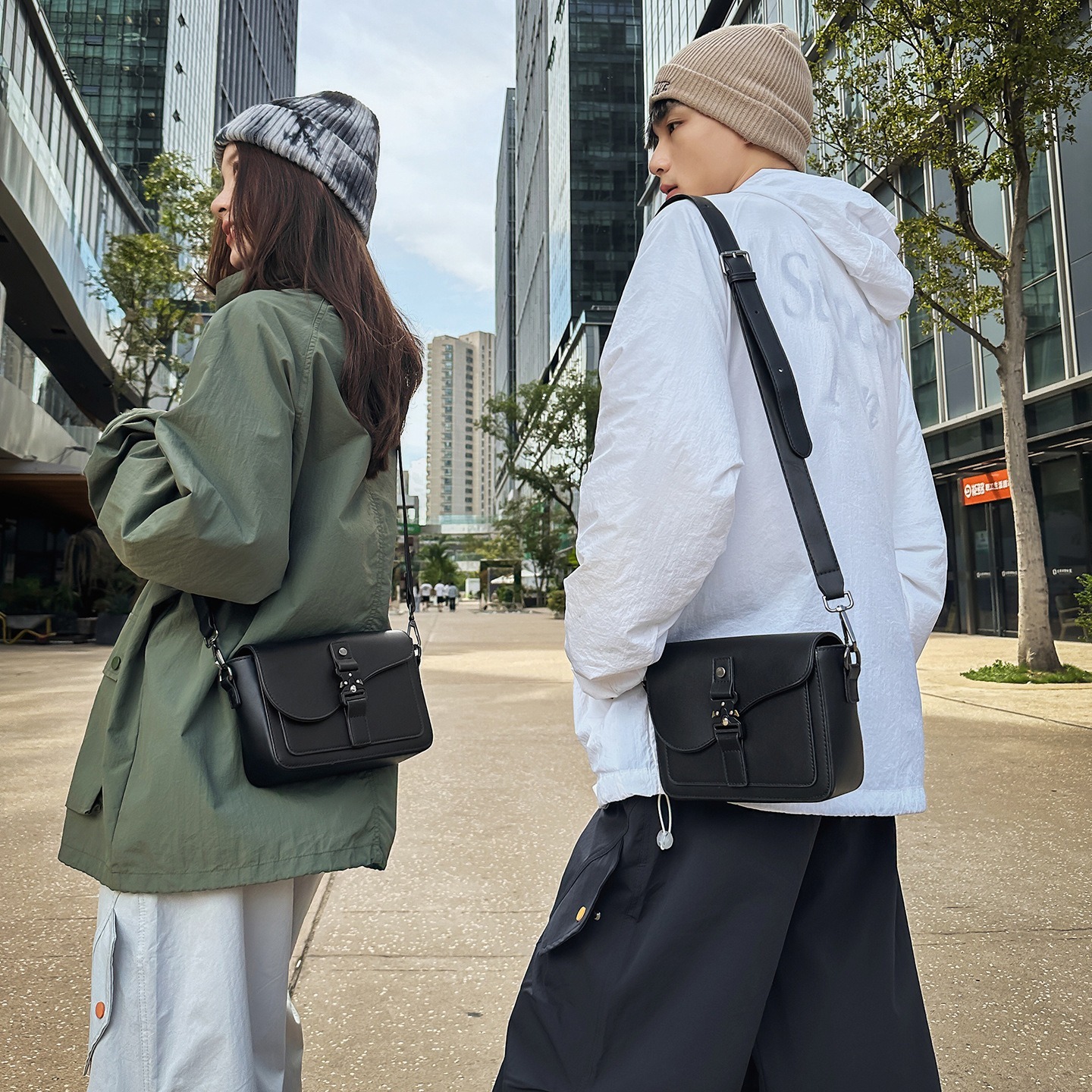 Unisex axelremsväska i konstläder enkel crossbody väska_voghion.com