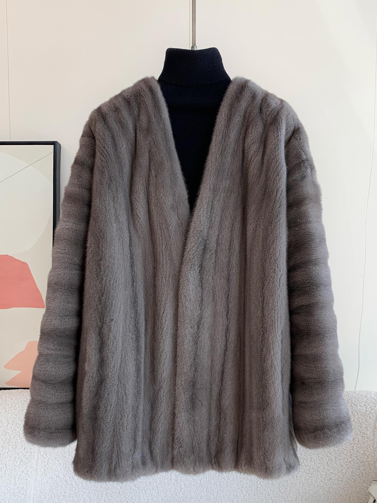 鹅绒天鹅皮大衣抽刀皮草女全貂皮水貂母貂貂大衣整025新款外套V貂