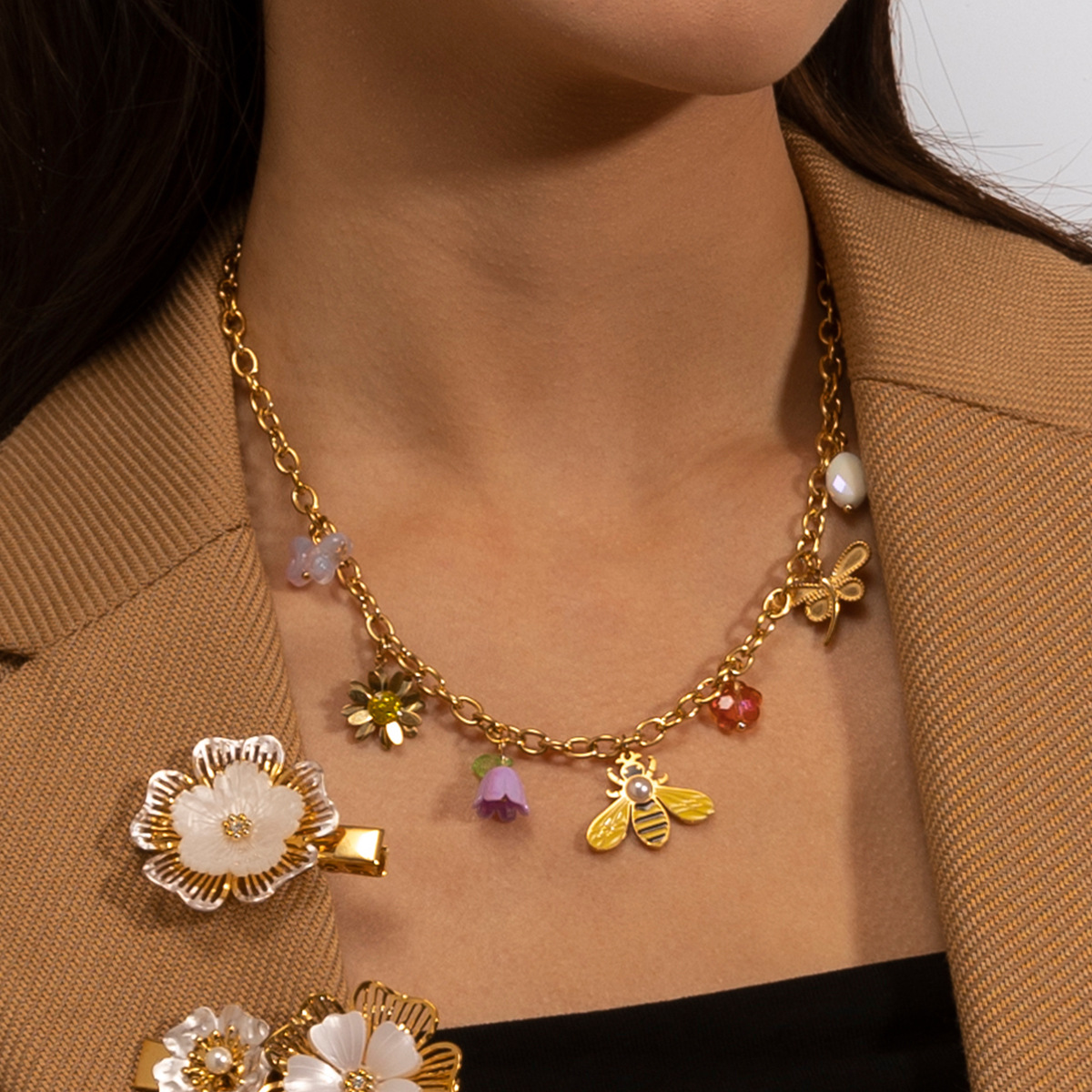 Collar de acero inoxidable TINA Europa y América de lujo ligero nicho abeja collar de otoño y invierno collar de acero de titanio sin decoloración cadena de clavícula