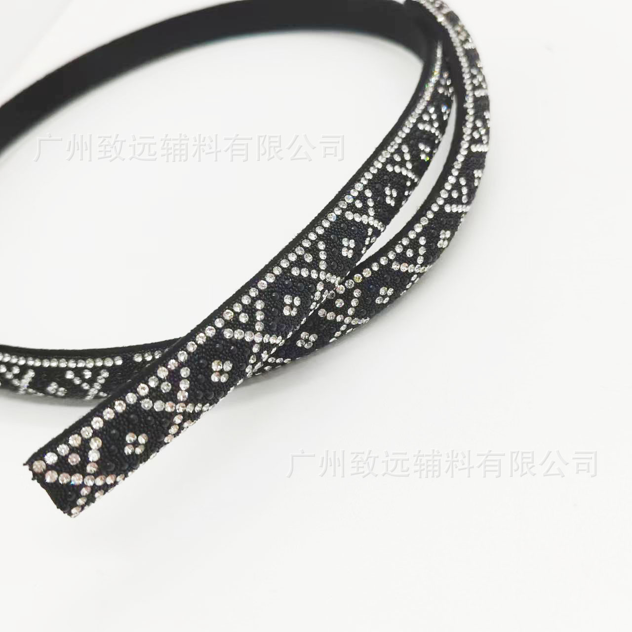 Nuevas tiras de diamantes de imitación semicirculares de estilo transfronterizo para materiales de calzado, zapatos de novia y sombreros, accesorios de cadena de encaje de diamantes de imitación termoadhesivos DIY, decoraciones de diamantes de imitación.