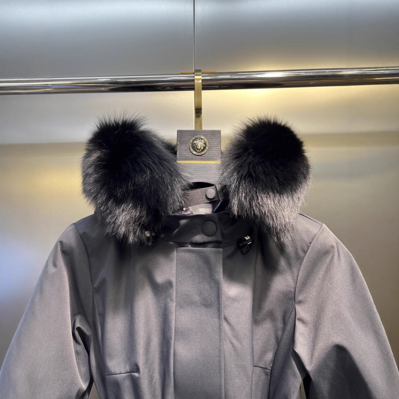高版本蒙家25ss秋冬新款女士滑雪收腰保暖短款连帽毛领羽绒服外套|undefined